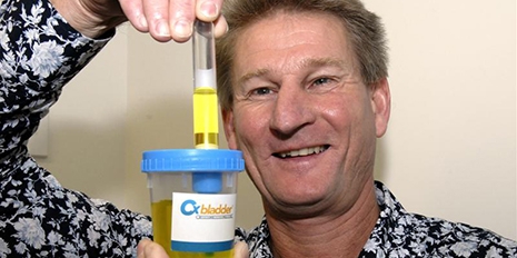 David Darling demonstrates the Cxbladder testing kit